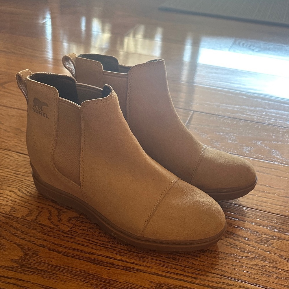 Sorel Women's Light Brown Ankle Booties